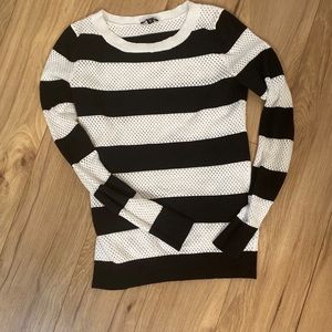 Black and white mesh weaved sweater